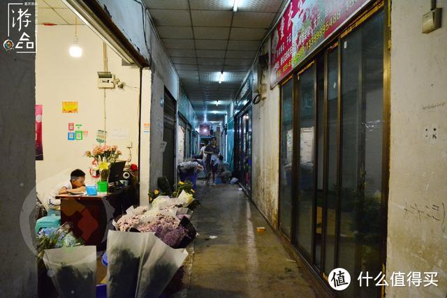 “漂在”重庆码头边的花市：位置偏僻环境差，但价格应是主城最低的