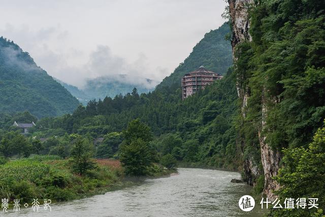 山水间的五寨，洞穴中的餐厅，探秘张家界绝版山水之中的网红酒店