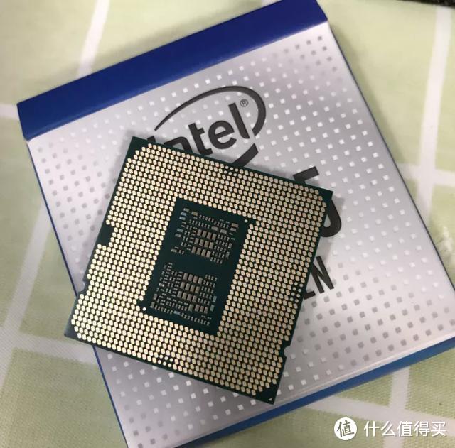 I5-10600K+七彩虹Z490主板+iGAME RTX2080S 装机测试分享（JRS玩机社）