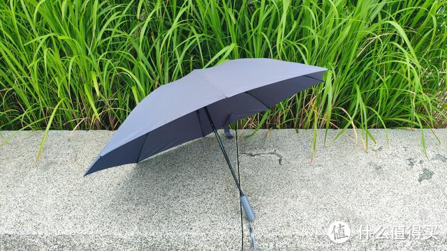 本来只想挡雨，没成想遮阳、照明一应俱全，照明伞究竟是何物