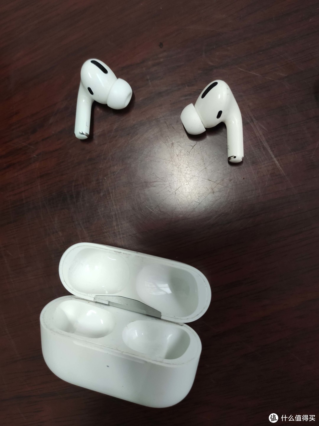 AirPods Pro的音质让我很满意，声音均衡有质感，降噪性能虽然比不上头戴式但是在耳塞里面也算不错，多种硅胶耳塞适应不同的需求，佩戴舒适，隔音也很好，对比起AirPods提升很大。