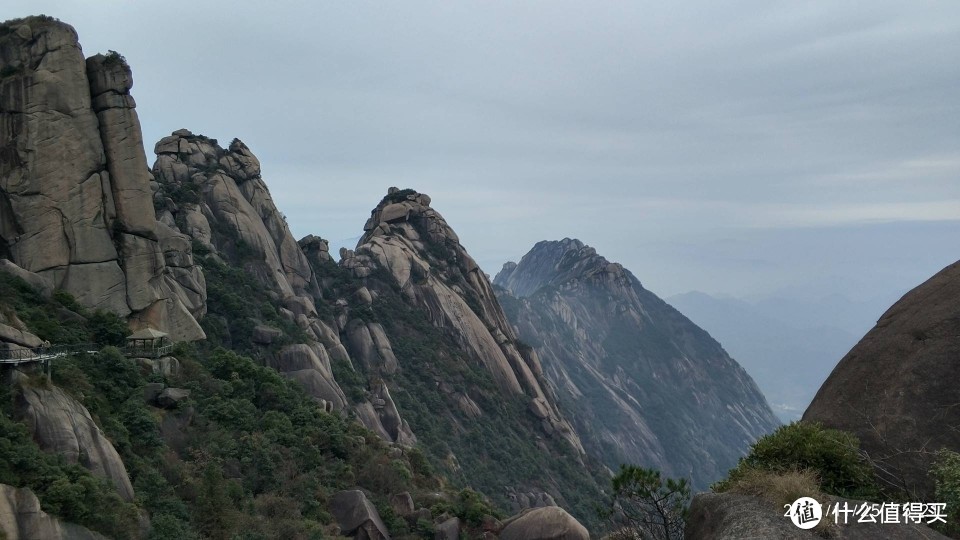 层峦叠嶂