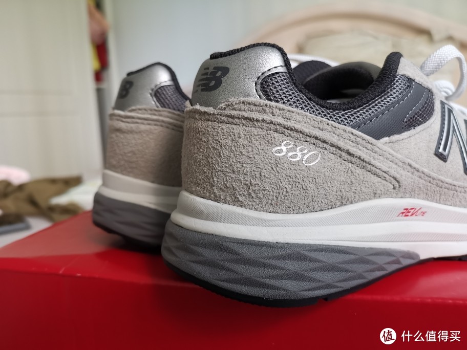 美产元祖灰new balance99x太贵？或许灰色880是不错的选择