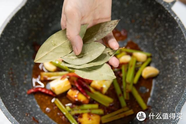 完爆外卖的小龙虾，在家轻松搞定，一口一个爽翻天！