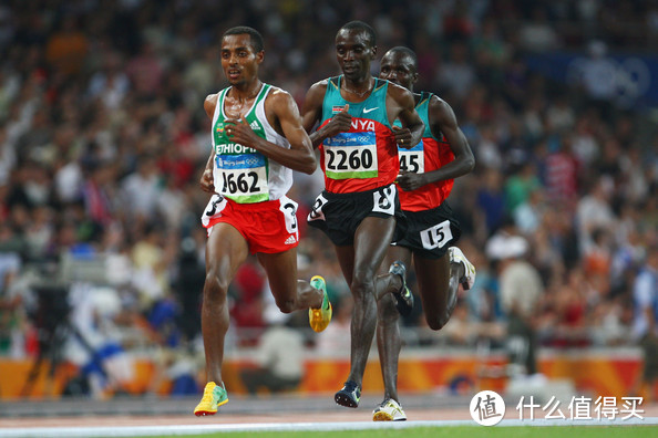 2008年北京奥运会，5圈后贝克勒开始领跑，以8分0秒85的成绩完成前3000米，并形成第一集团。最后1000米贝克勒越跑越快，拿下冠军。