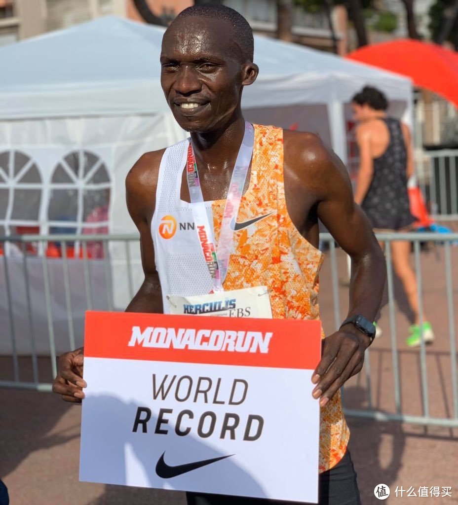 23岁的约书亚·切普泰基5公里世界纪录分别用时2:31、2:35、2:36、2:35、2:32，相当惊人的配速。