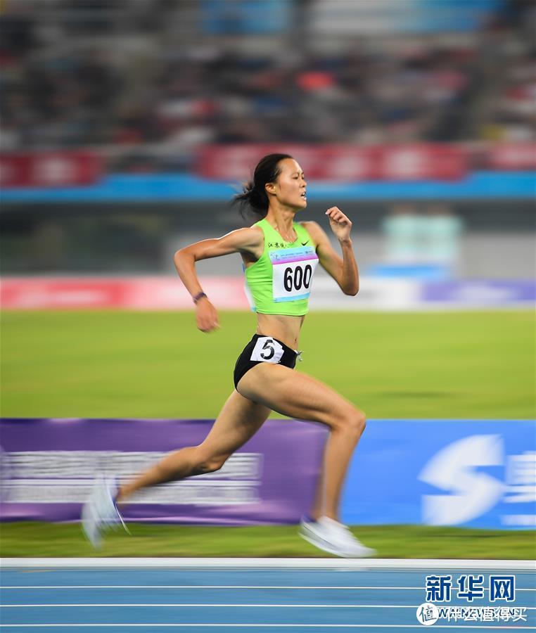 天津全运会5000米冠军胥秋子，15分46秒42。 图：新华社李响
