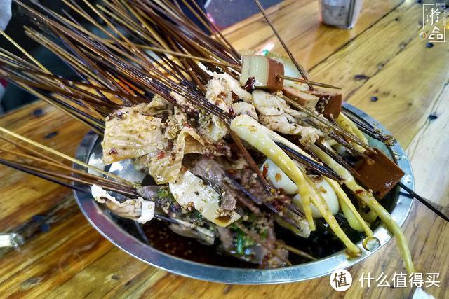 关于四川乐山钵钵鸡的疑问：有没有鸡肉，和冷串串有什么区别？