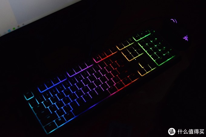 从机械键盘回到薄膜键盘？Razer雷蛇ORNATA开箱点评