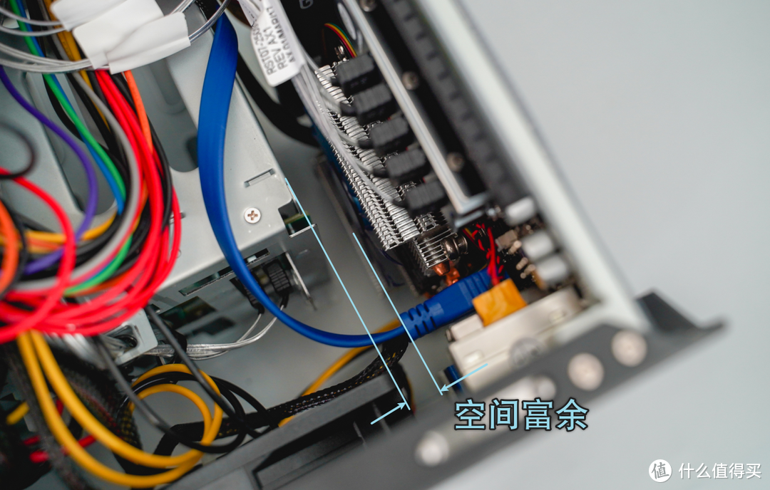 组装一台高性能8盘位NAS 使用ITX主板 NVME扩展5盘SATA卡 万兆速度跑1G/s 给力