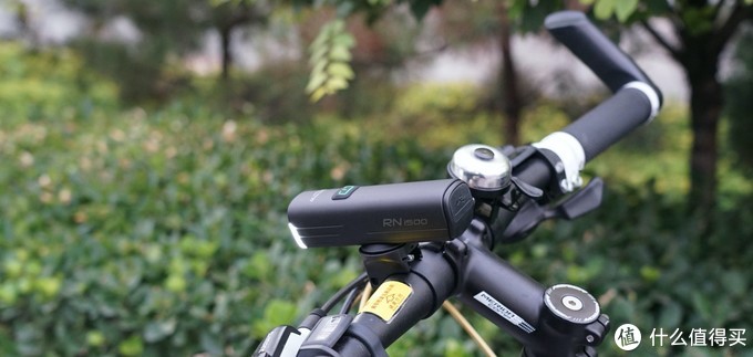 一切为了夜骑更安全：迈极炫RN1500自行车前灯与SEEMEE200智能尾灯上手体验