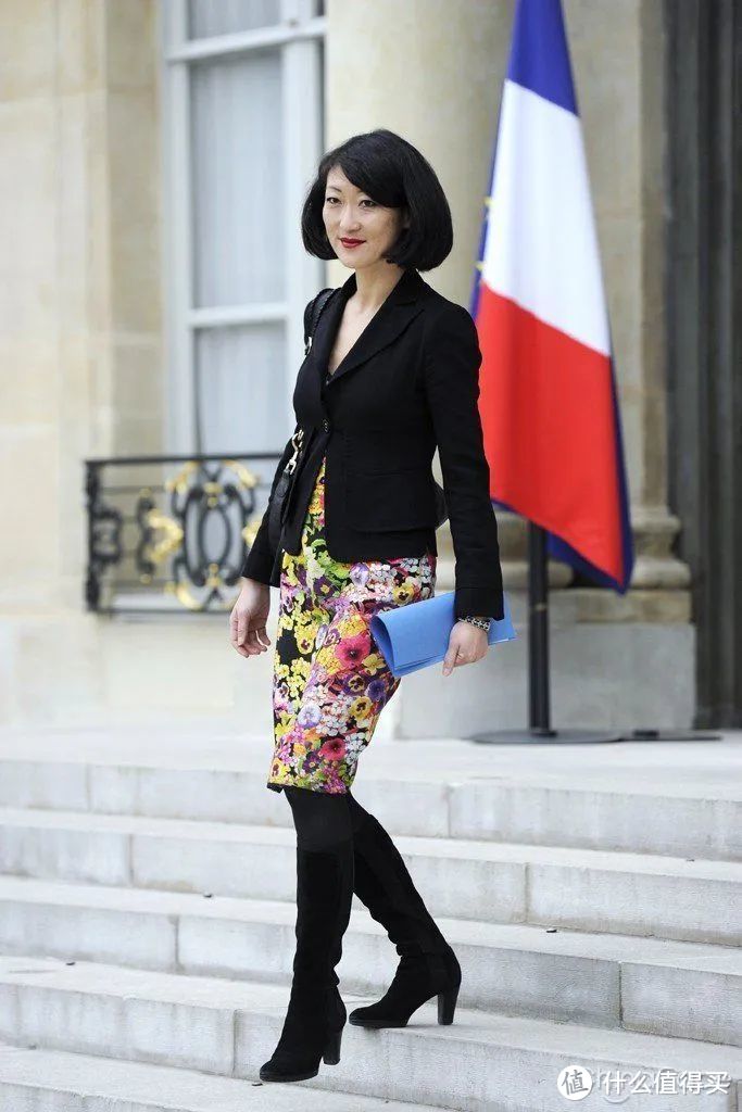 法国女人上班穿什么？反正不是小碎花、茶歇裙！| 职场穿搭