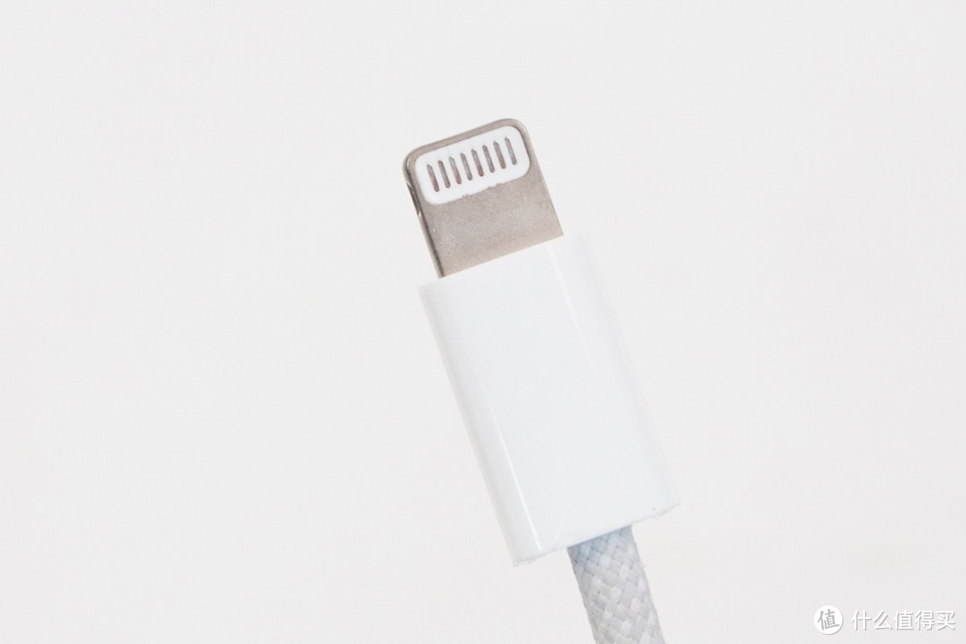 疑似iPhone12标配USB-C to lightning编织线曝光！