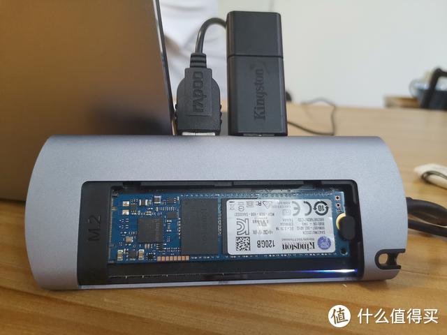 新鲜出炉MacBook扩展坞，六个接口内置固态硬盘，120G定价343元