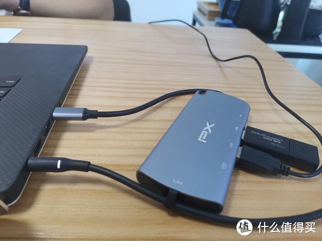 新鲜出炉MacBook扩展坞，六个接口内置固态硬盘，120G定价343元