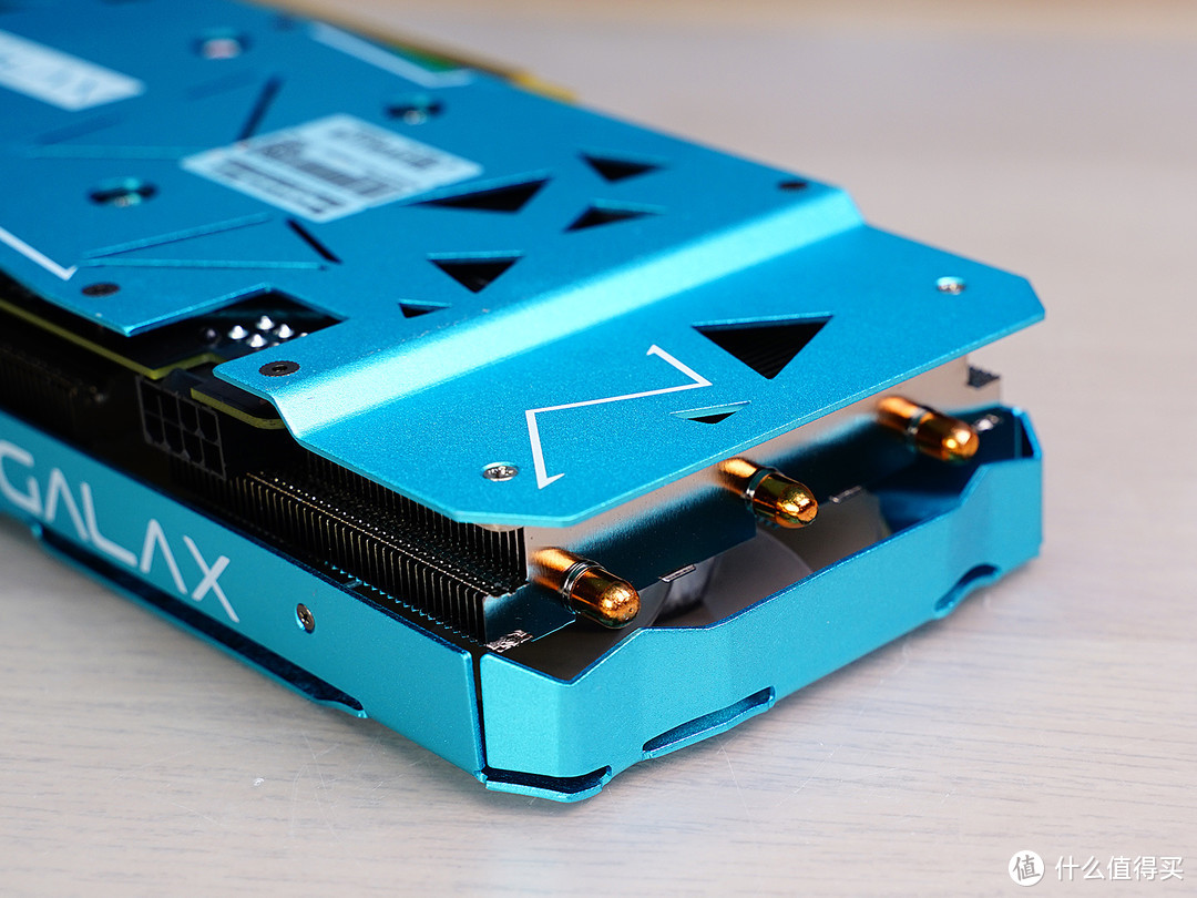 i5+B460+2060S的ITX主机，蓝天白云般的配色，满满都是夏天的味道