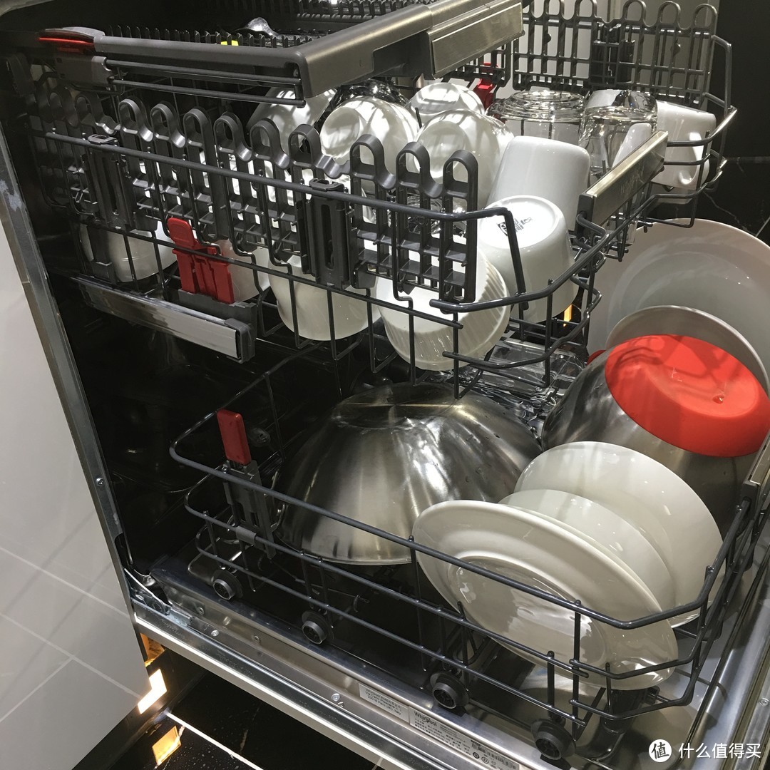 过夜脏污餐具洗碗机能否应对？一文解答：洗碗机的清洁能力靠什么实现？