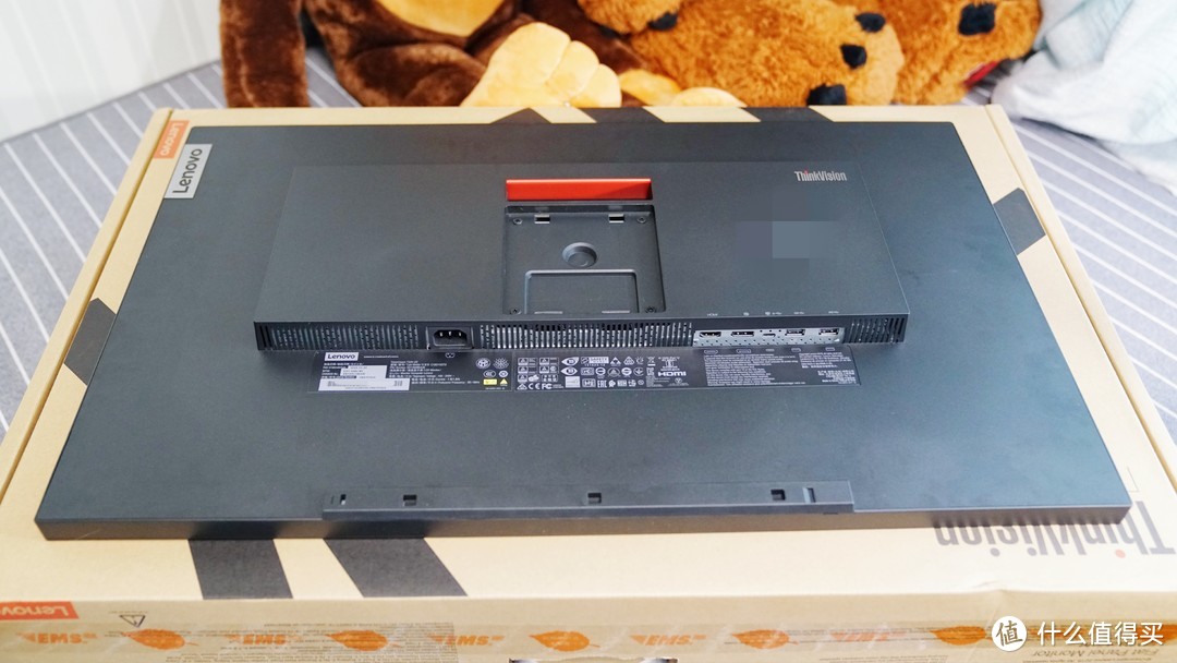 大屏就是生产品！联想ThinkVision T32h-20显示器开箱简评