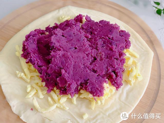 紫薯这个做法火了，简单一烤，秒变抢手小零食，外酥里糯还拉丝