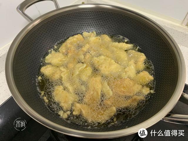 鸡胸肉别水煮了，试试这样做，香酥脆口，出锅瞬间被扫光，解馋！