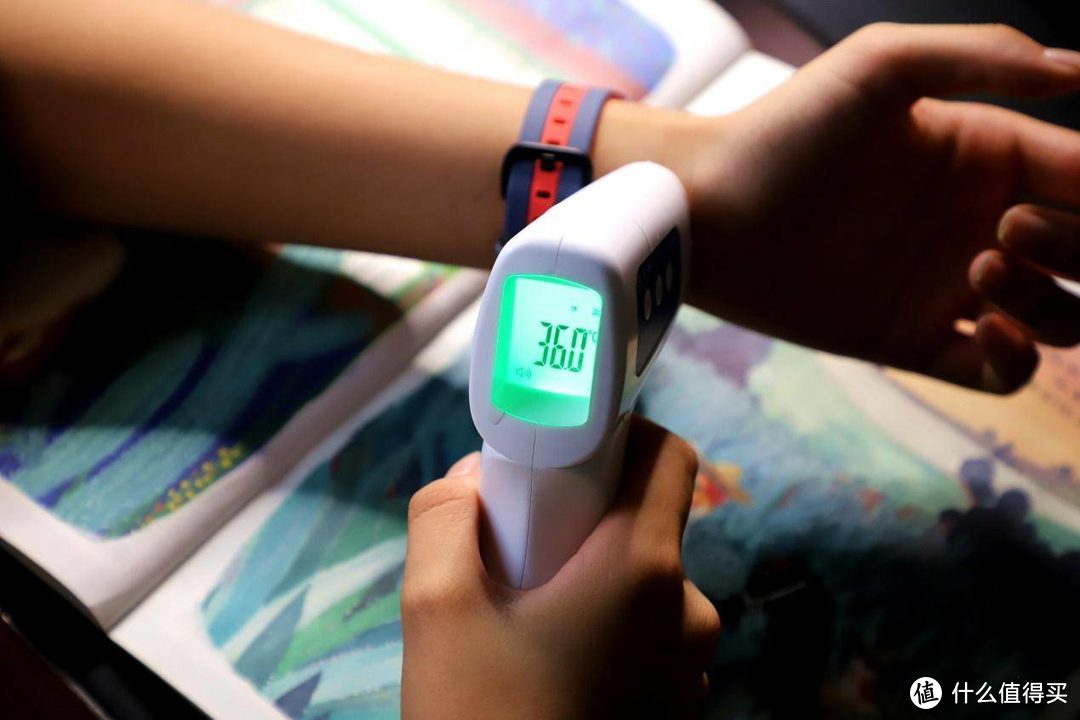 把体温计整天戴在孩子身上是什么体验？亲测儿童测温手表告诉你
