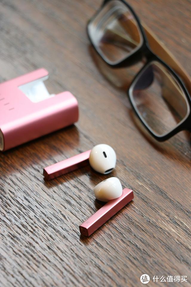 fiilcc真无线耳机评测汪峰的时尚樱花粉设计eq可调音质赞