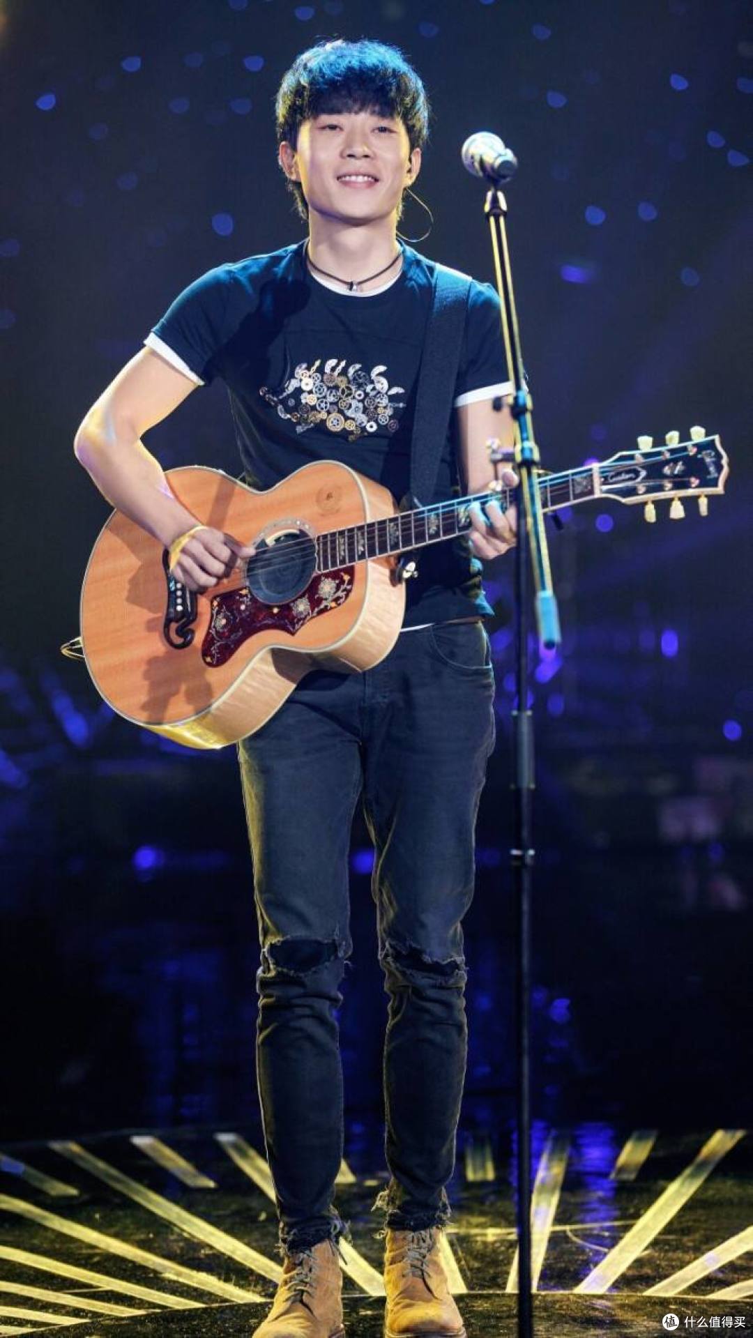 赵雷和他的gibson吉普森gibsonsj200transred红花藤全单民谣电箱吉他