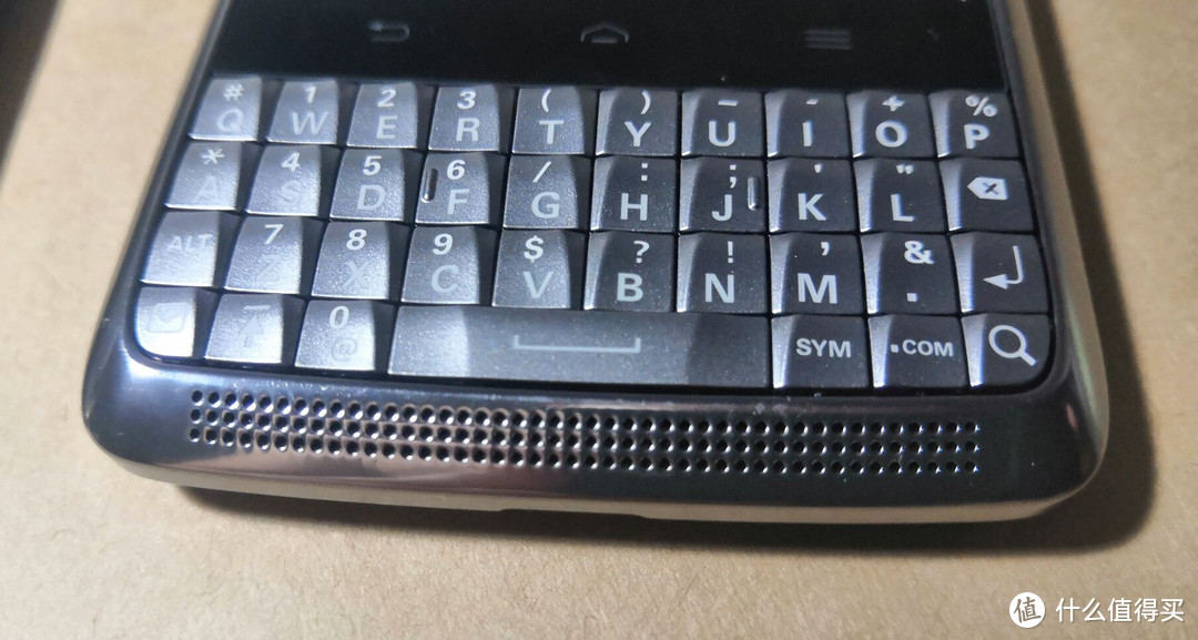 摩托罗拉“最后的”全键盘直板安卓手机