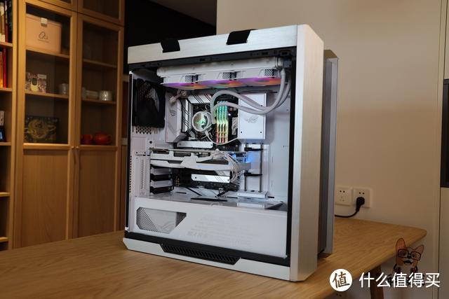 吹雪套装必备：ROG STRIX HELIOS WHITE 太阳神白色版机箱评测