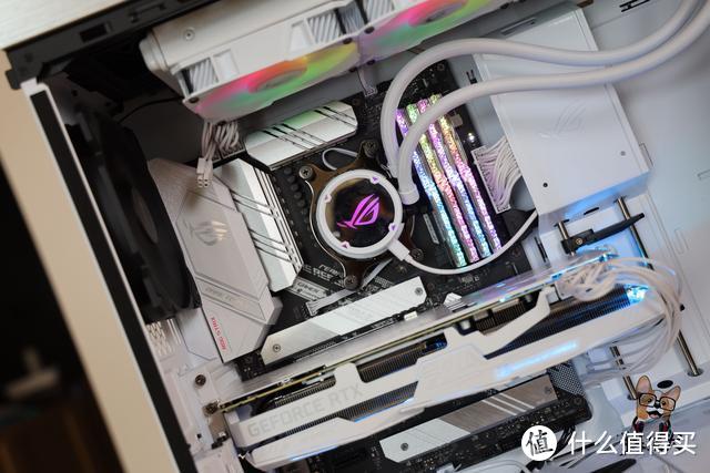 吹雪套装必备：ROG STRIX HELIOS WHITE 太阳神白色版机箱评测