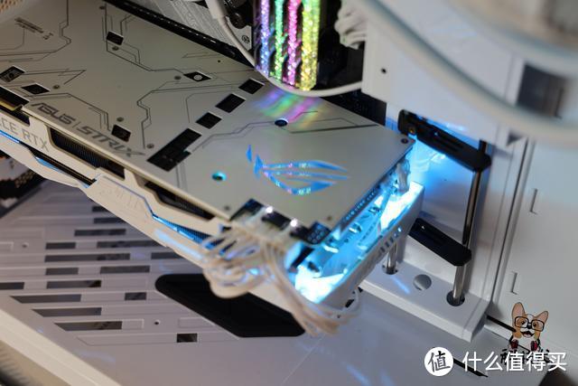 吹雪套装必备：ROG STRIX HELIOS WHITE 太阳神白色版机箱评测