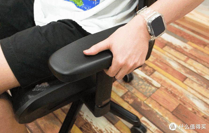 迪锐克斯AIR电竞网椅评测：《穿越火线》同款品牌，体验如何？