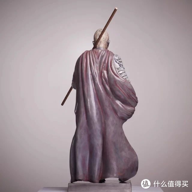                 《大圣·王者归来》（金箍棒可移动）尺寸：18*15*40cm                               类型：全铜雕塑（全球限量999件）