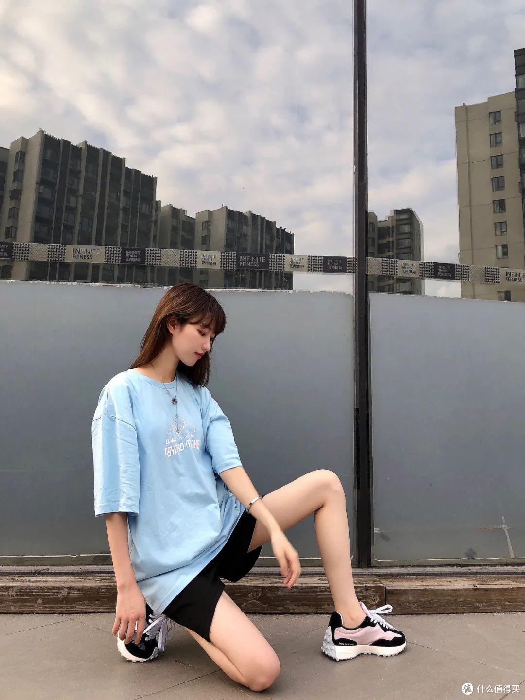 穿搭 要说到今年最火的new Balance 那无疑就是327系列了 休闲运动鞋 什么值得买