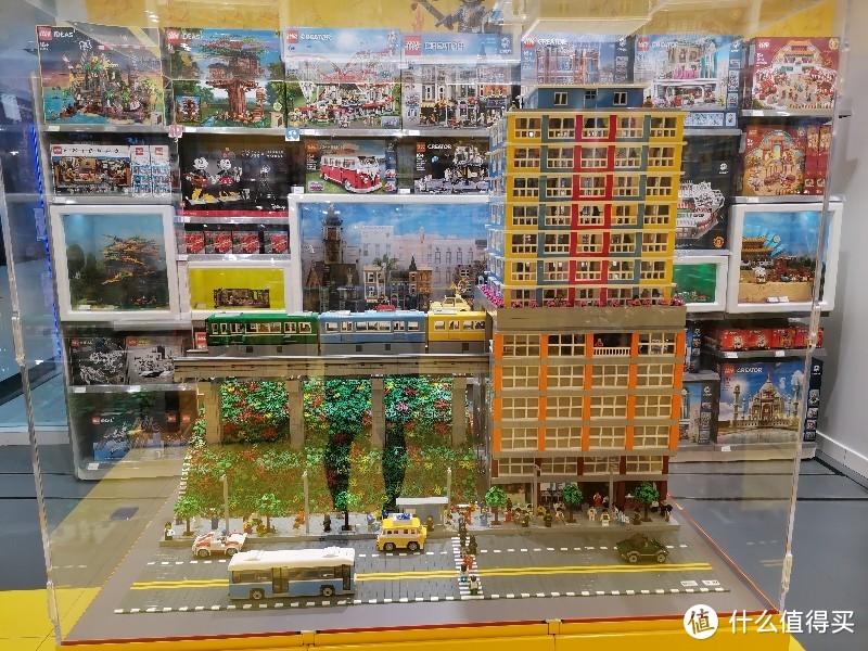 LEGO 重庆 轻轨穿楼来了