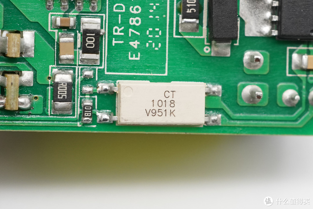 拆解报告：TORRAS图拉斯18W USB PD快充充电器CDRA26