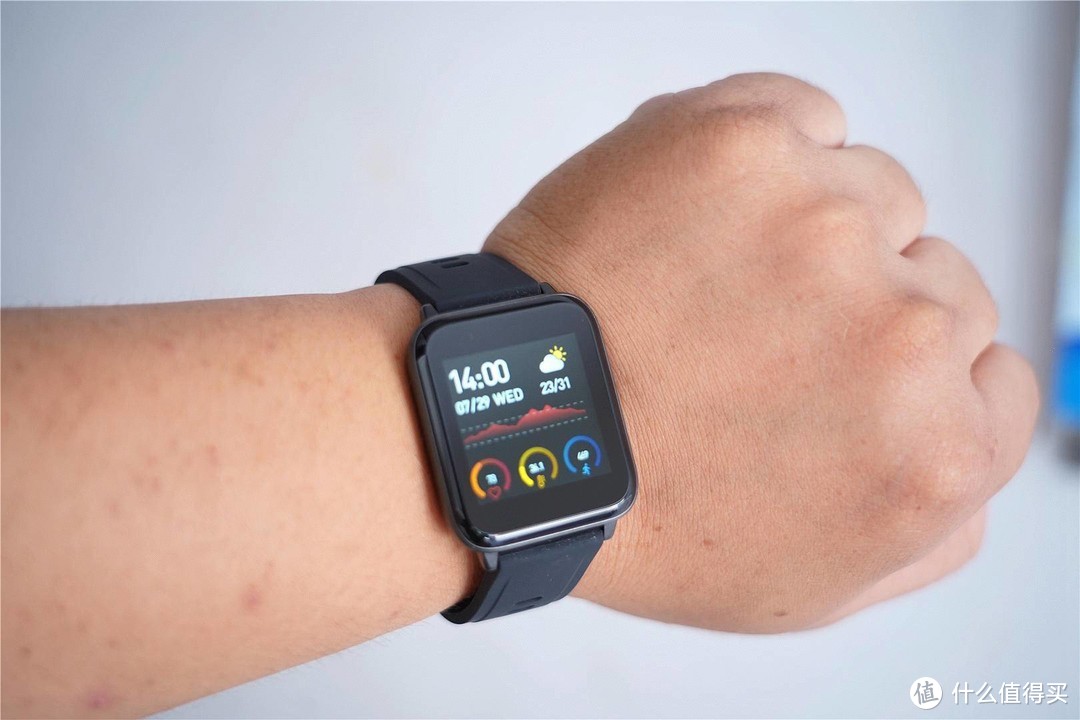 Jeep&寓乐湾共同开发的健康管理 P02智能腕表，支持体温检测，你喜欢吗？