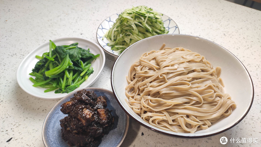 食补哪有那么麻烦，一碗面全搞定，西瑞秋葵面营养新体验