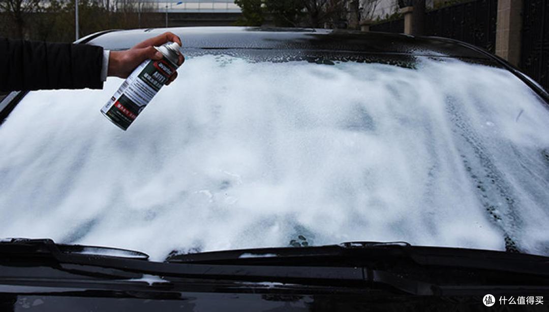汽车玻璃清洗剂还您一个清晰的行车视野
