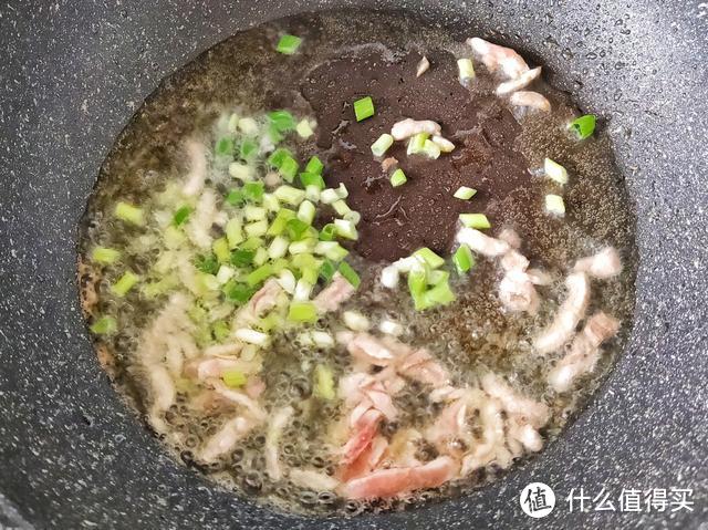 芹菜现在吃正当季，简单一炒，营养美味，粗纤维可清肠排毒更健康！