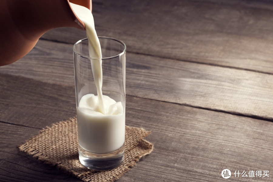 酸奶和牛奶搭配，早餐来一杯营养均衡元气满满