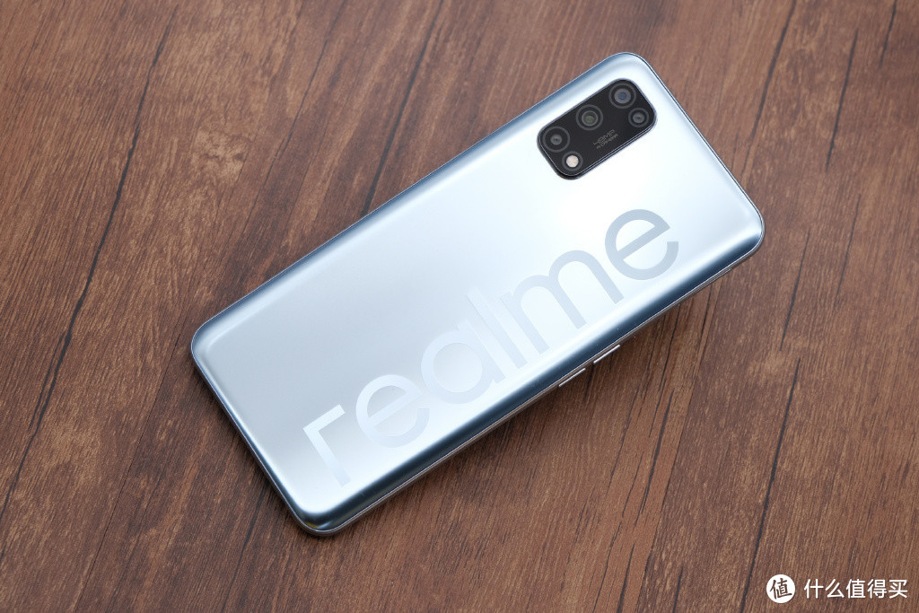 1399元的realme V5，5G和高刷新率都有，长得还很像华为P40！