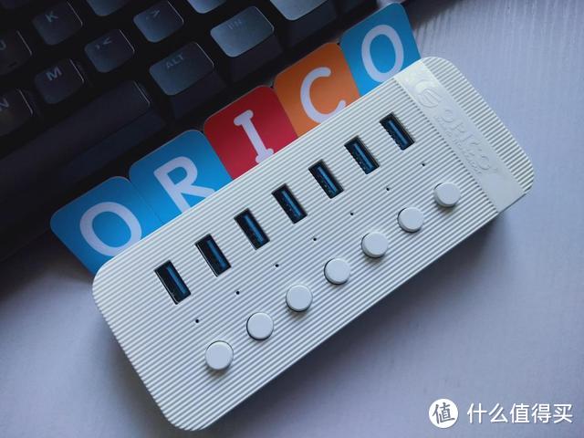 强劲动力支撑，支持BC1.2充电协议，ORICO7口集线器桌面专属管家