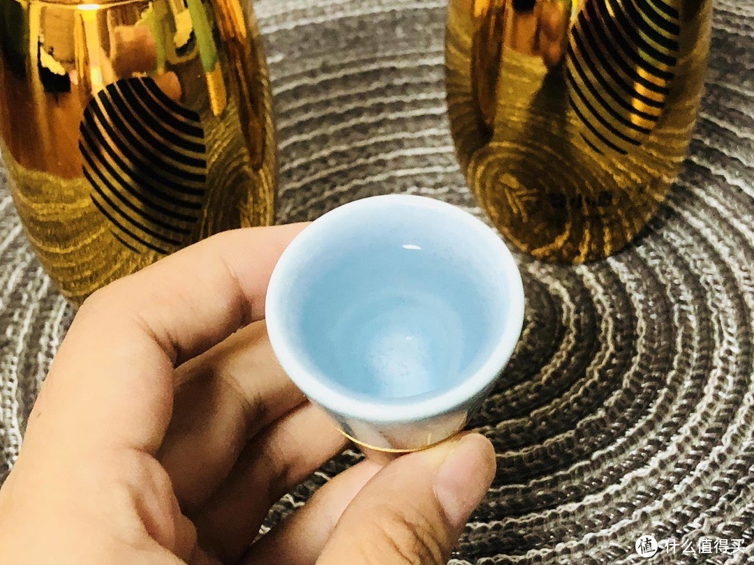 品鉴年轻人钟情的谷小酒新酒黄金米粒，罗永浩的选品眼光果然毒辣