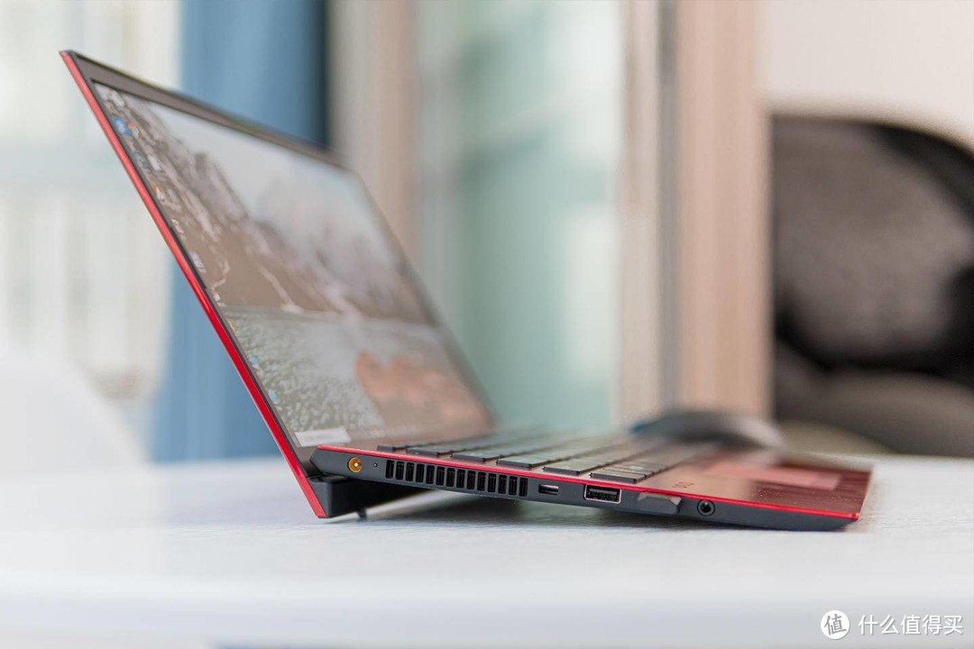 高端商务办公，4K屏超薄机身的VAIO SX14笔记本有何不同？