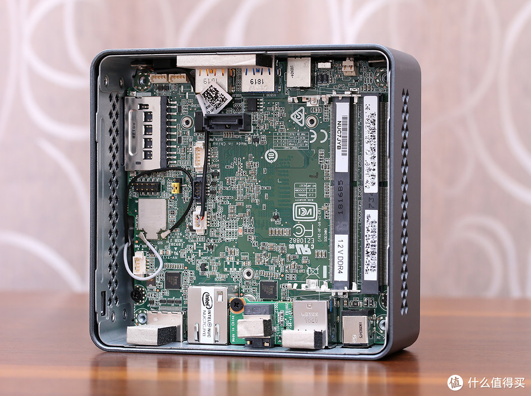 不到一千元的迷你电脑好用吗？Intel NUC7CJYH 上手玩