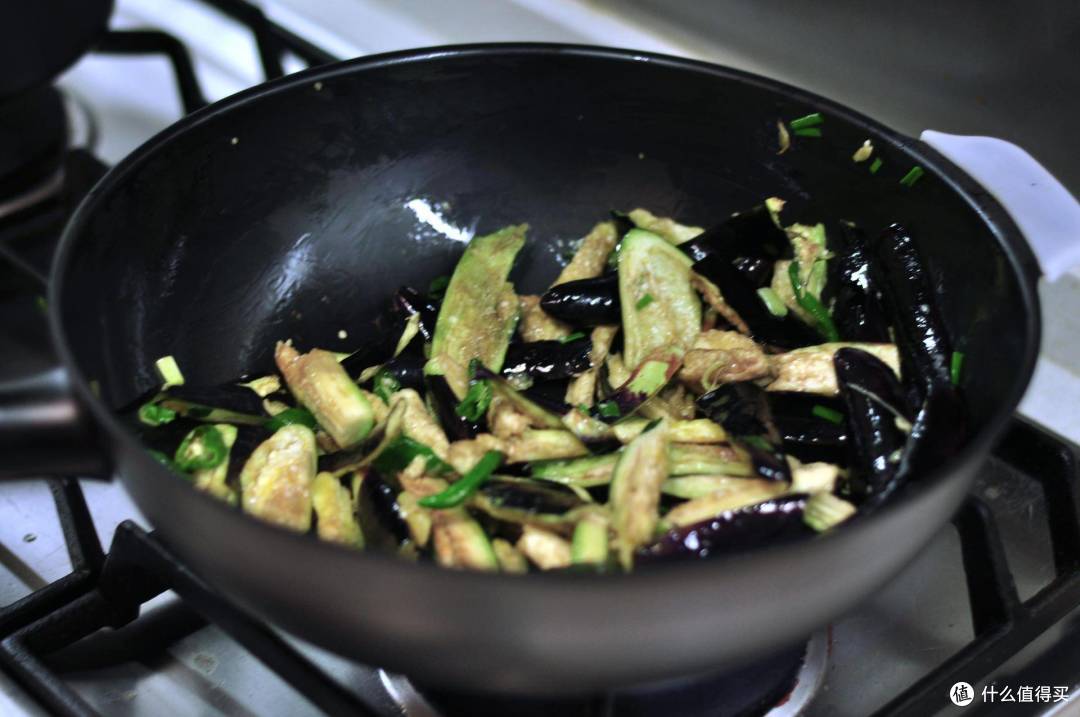 家用炒锅换代史，还是壹加生活铁锅最讨老妈的欢心。