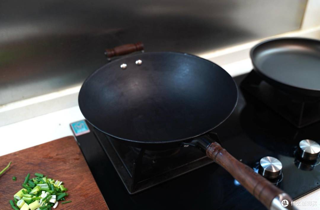 家用炒锅换代史，还是壹加生活铁锅最讨老妈的欢心。