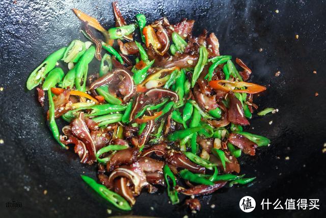 本地特色的食材，家乡的味道，给钱也不换，城里根本买不到