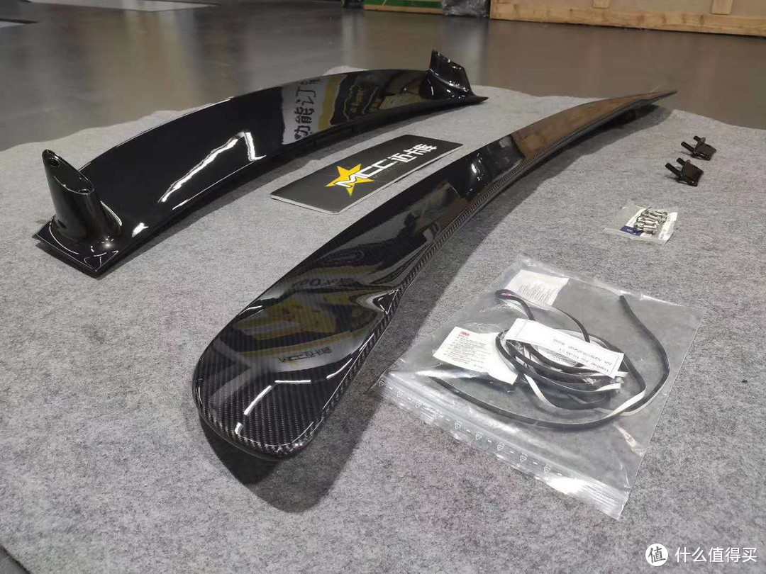 奔驰GT63改装原厂碳纤维尾翼，也适用于GT50GT53
